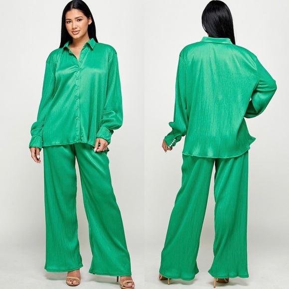 🆕Kelly green satin polyester pleated set - Picture 1 of 6